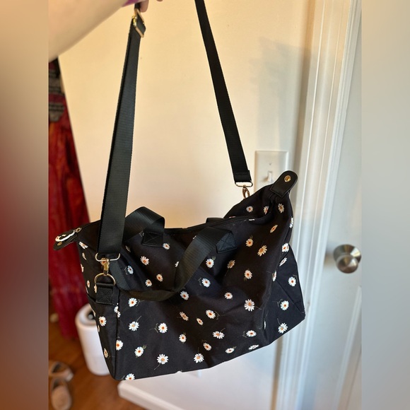 Women’s Daisy Black weekend Duffel Bag - Picture 8 of 8